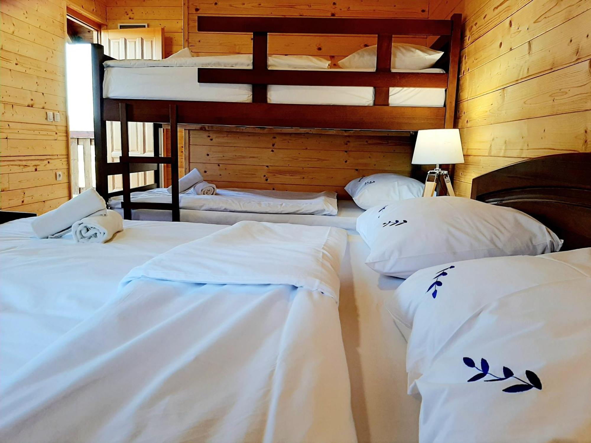 El Paso City, Zlatibor - Unique Wooden Cottages, Treehouse, Wild West Rooms, Accommodation 1-6 People Cameră foto