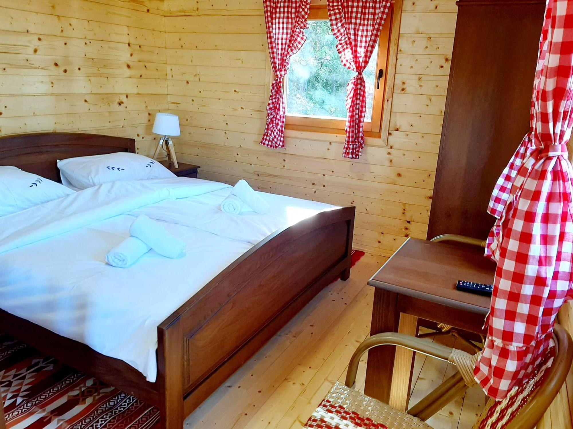 El Paso City, Zlatibor - Unique Wooden Cottages, Treehouse, Wild West Rooms, Accommodation 1-6 People Cameră foto