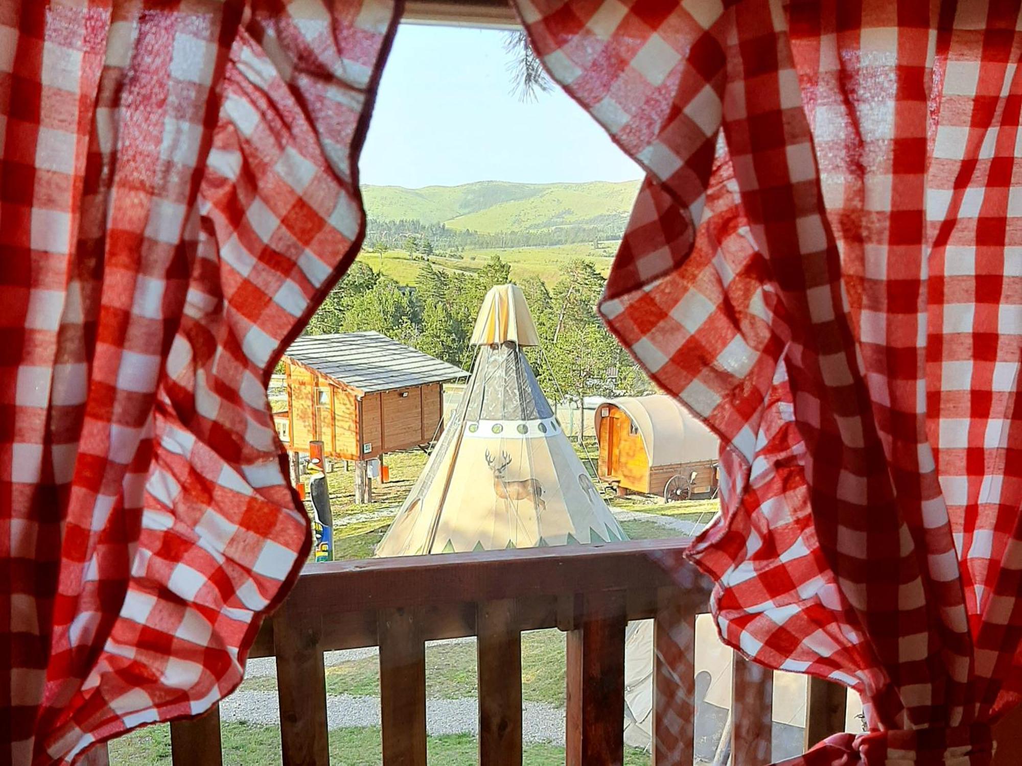 El Paso City, Zlatibor - Unique Wooden Cottages, Treehouse, Wild West Rooms, Accommodation 1-6 People Cameră foto