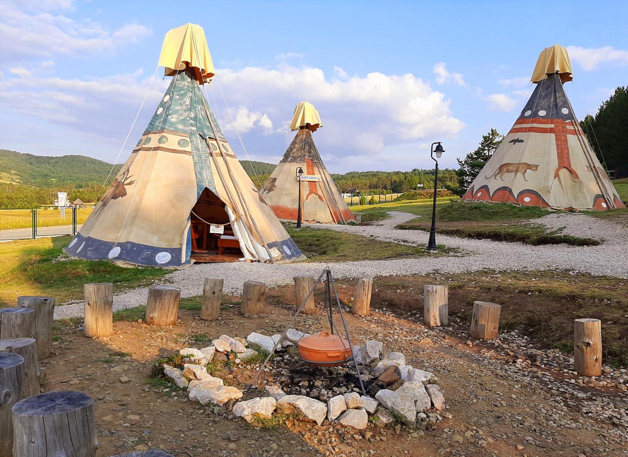 El Paso City, Zlatibor - Unique Wooden Cottages, Treehouse, Wild West Rooms, Accommodation 1-6 People Cameră foto