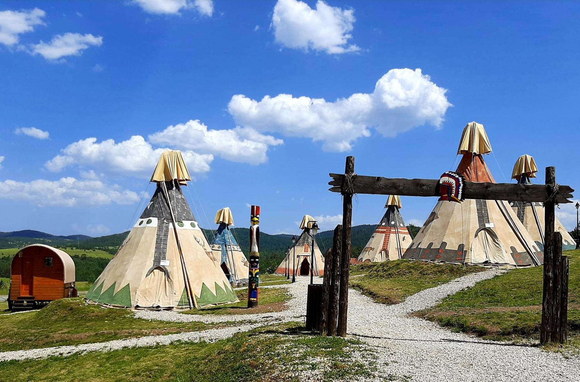 El Paso City, Zlatibor - Unique Wooden Cottages, Treehouse, Wild West Rooms, Accommodation 1-6 People Cameră foto